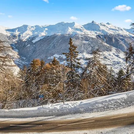 Rénové Avec Vue Sur Les Montagnes *